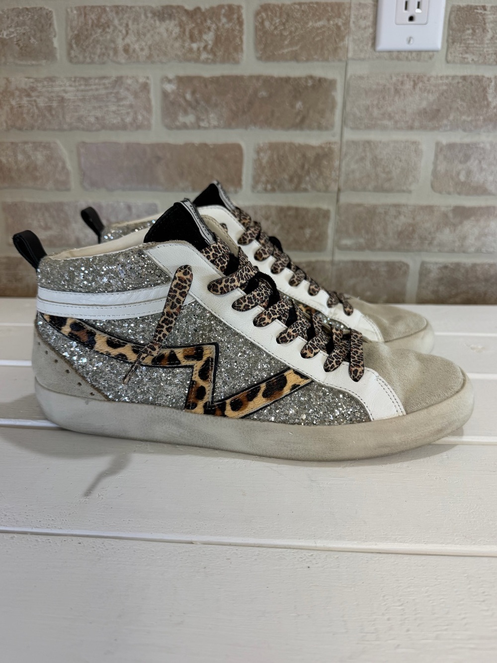 Gianni Bini Silver Glitter Leopard Print High Top Sneakers Women’s Size 9